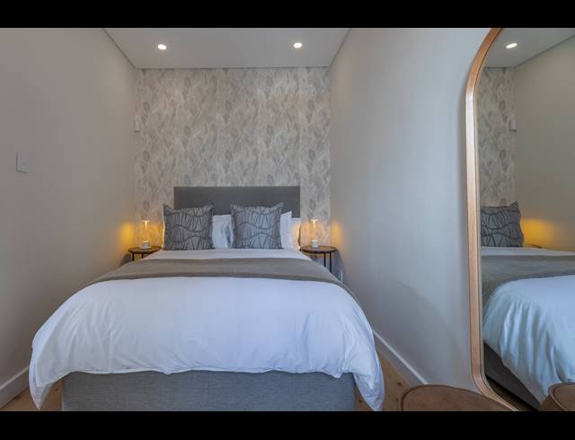 2 BEDROOM APARTMENT TO LET IN SEA POINT